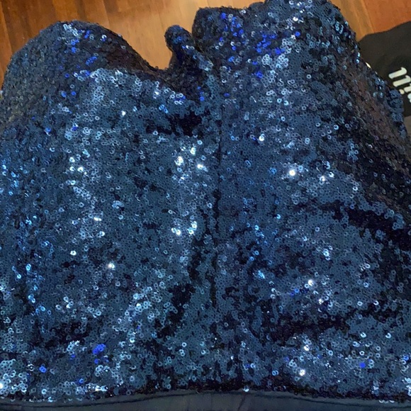 Navy sequin L shorts from Forever 21 - Picture 2 of 4